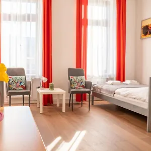 Apartment City Studio For 2, Near Sonnenallee, Berlin